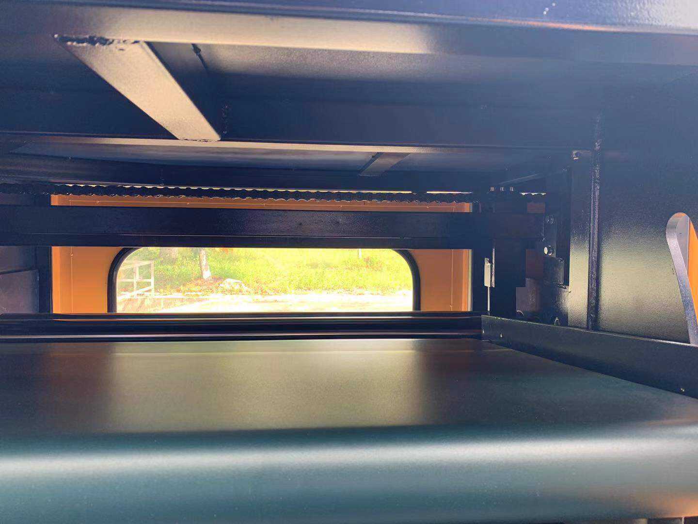 Автоматическая машина для упаковки компрессионного матраса в рулонную упаковочную машину