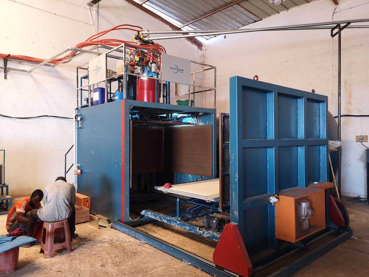 Машина для изготовления губок из пенополиуретана Машина для формования коробок из пенополиуретана